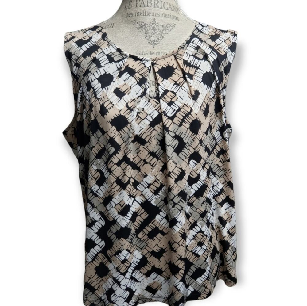 Kasper Tan Black & White Unique Design Button Front Sleeveless Blouse